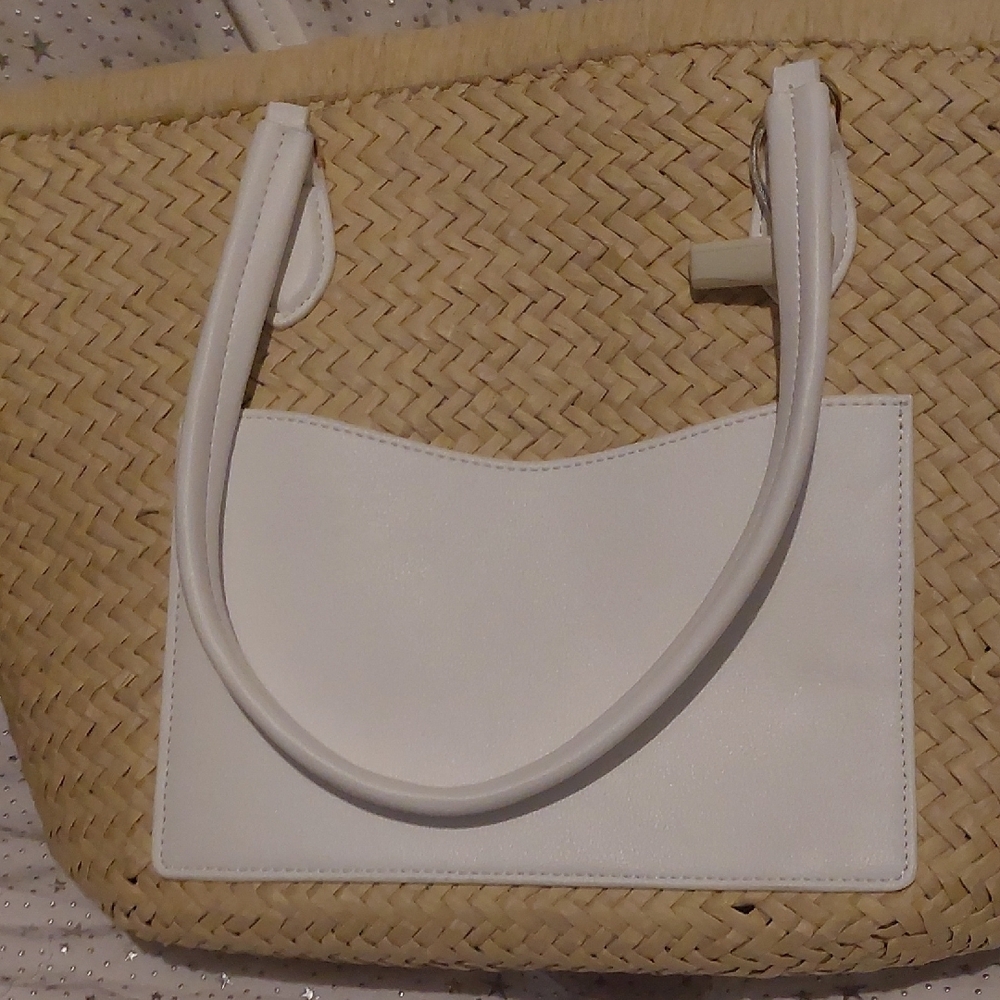 On 34th Isabellaa Straw Medium Drawstring Tote, Like New. - Picture 4 of 10